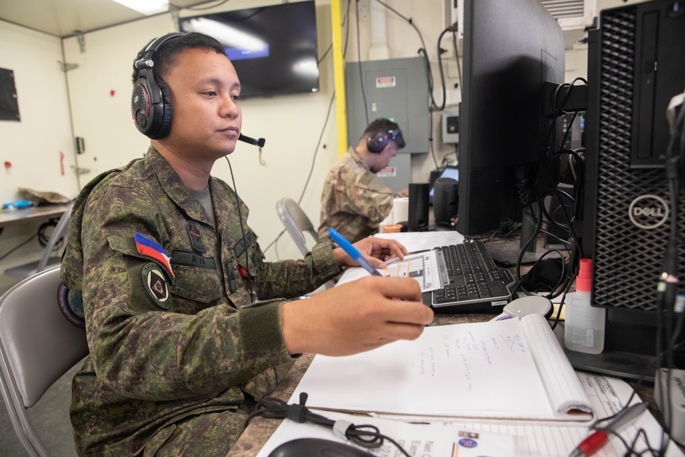 Salaknib 24 | U.S. Army and Philippine Army soldiers work together in Joint Operation Center