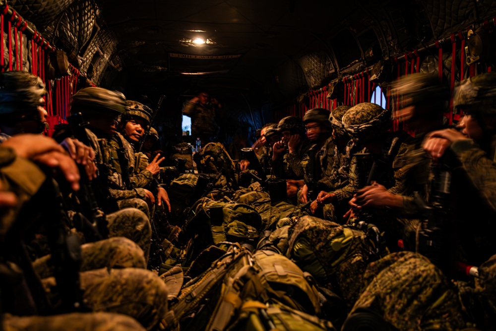 DVIDS - Images - JPMRC-X | Air Assault to Jungle Base [Image 21 of 24]