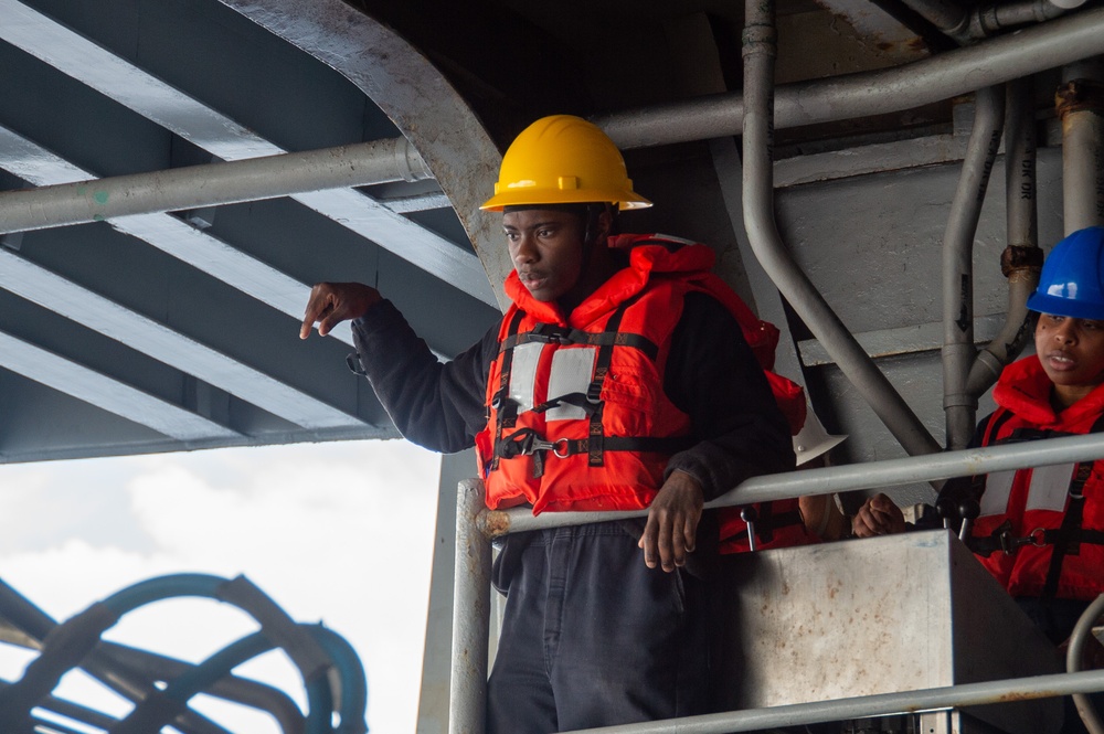 USS Ronald Reagan (CVN 76)  Sailors conduct small boat operations