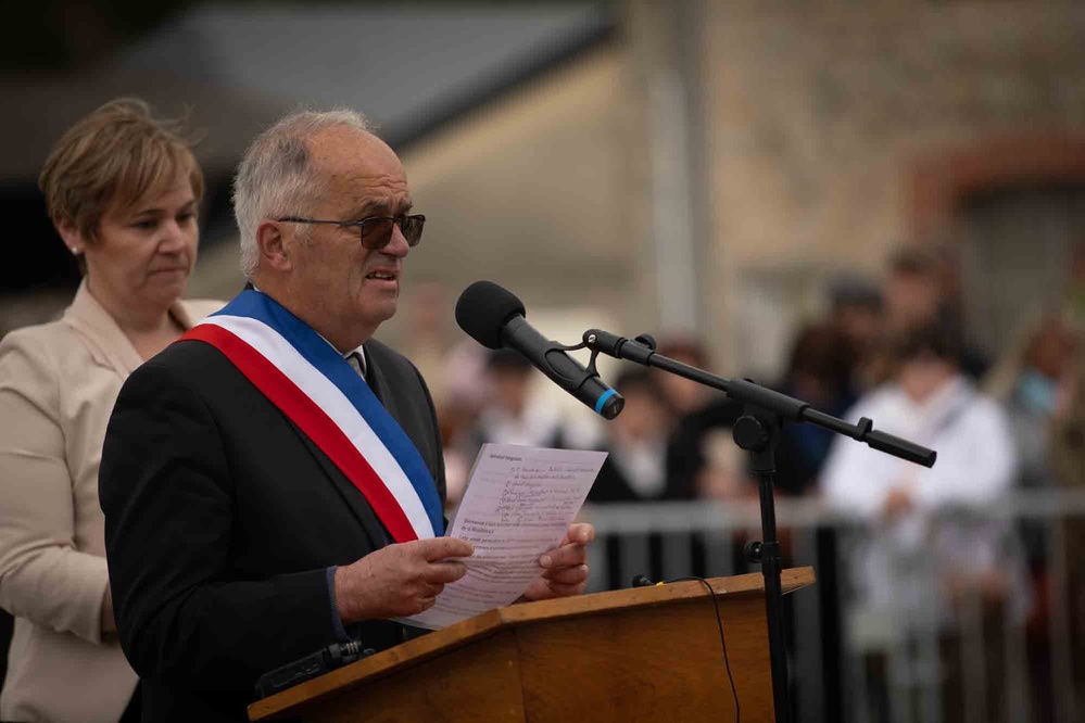 SOCEUR and USASFC honor French resistance during a ceremony at Sainte-Marie-du-Mont