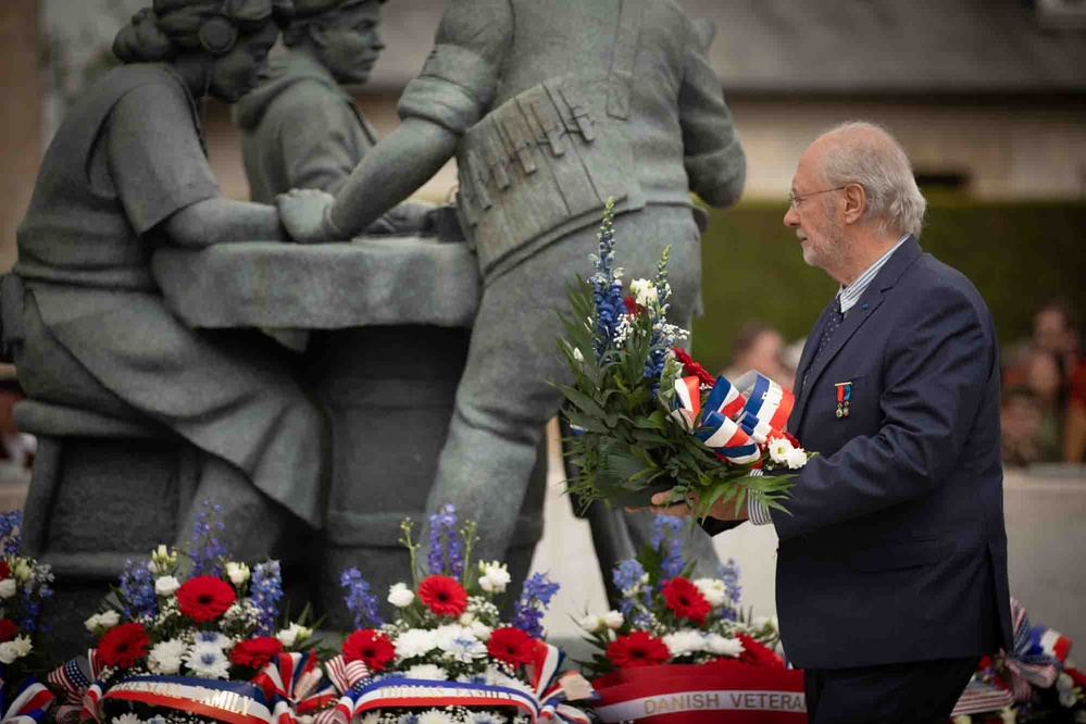 SOCEUR and USASFC honor French resistance during a ceremony at Sainte-Marie-du-Mont