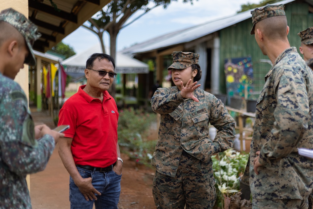 3rd MLR Marines Meet with Local Philippine Officials