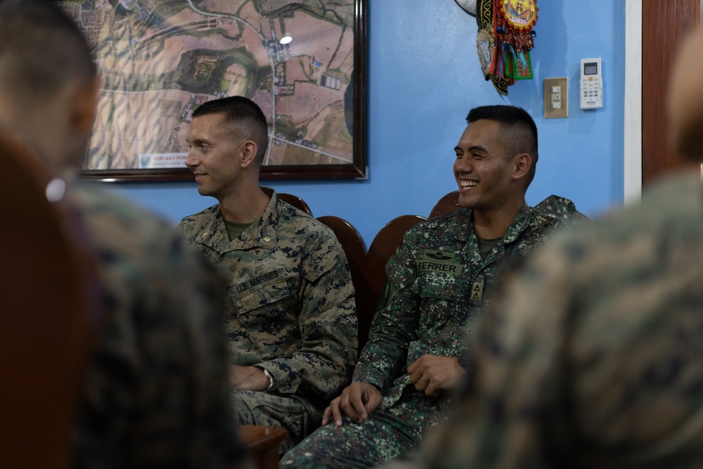 3rd MLR Marines Meet with Local Philippine Officials