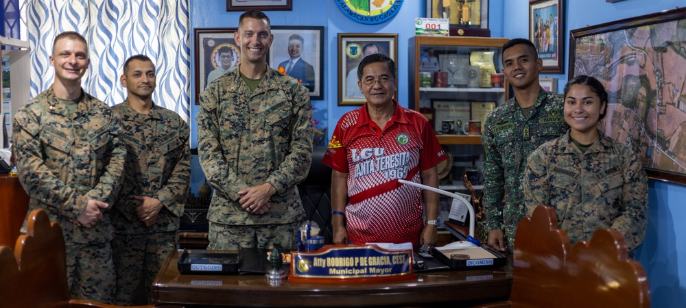 3rd MLR Marines Meet with Local Philippine Officials