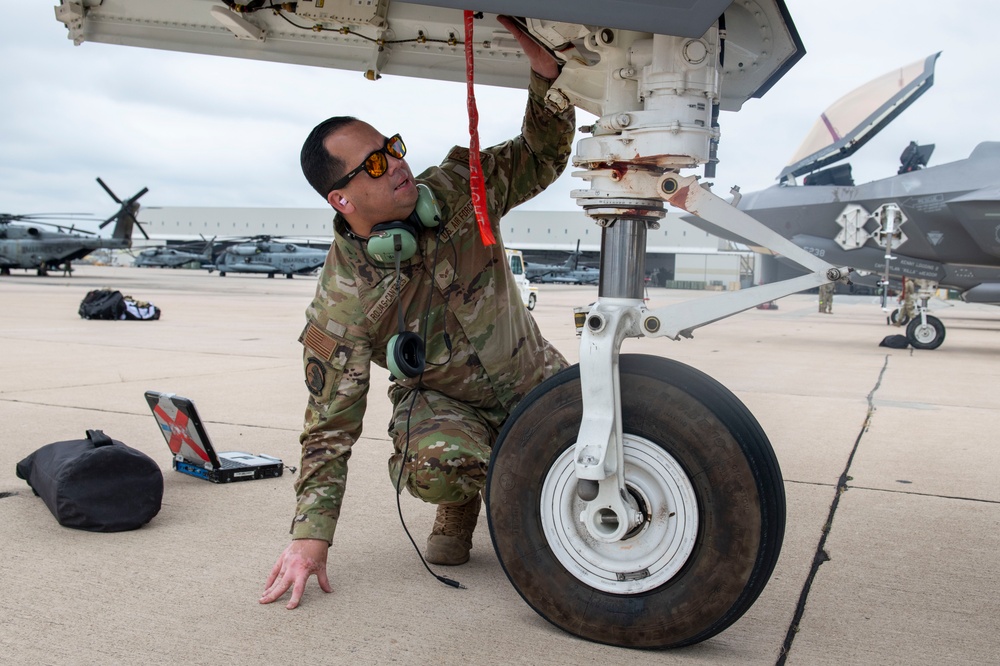 DVIDS - Images - Reservists, Multi-Capable Airmen demonstrate Agile ...