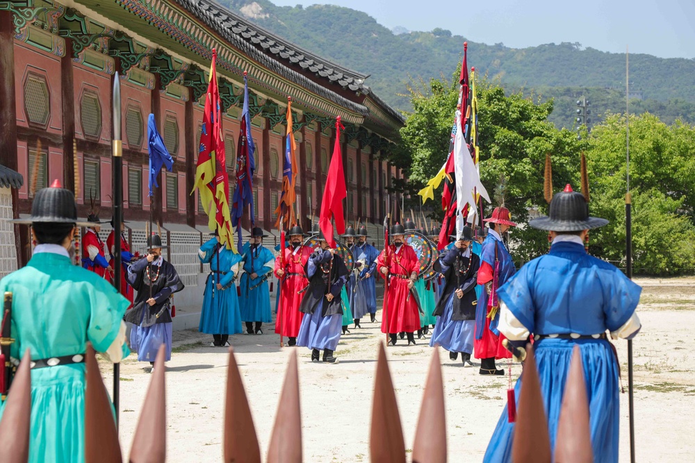 Soldiers experience traditional Korean culture in Seoul