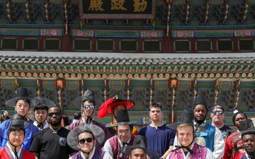 Soldiers experience traditional Korean culture in Seoul