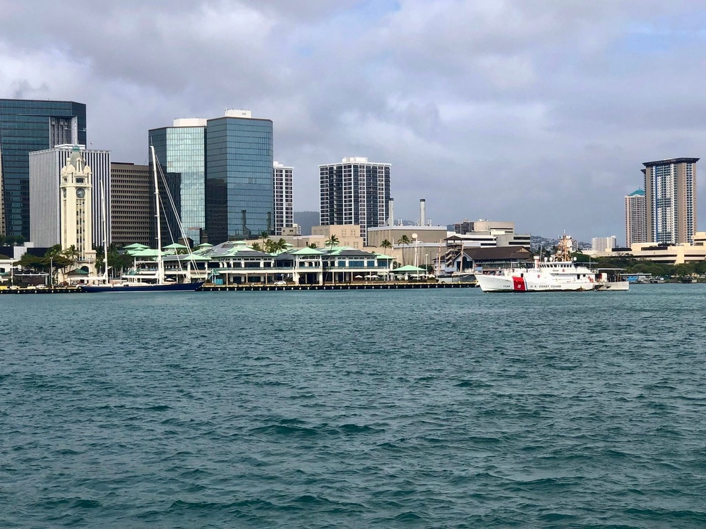 USCGC Myrtle Hazard arrives in Honolulu for drydock