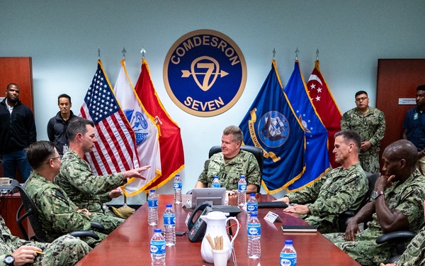CDRUSINDOPACOM meets with U.S. service members while in Singapore