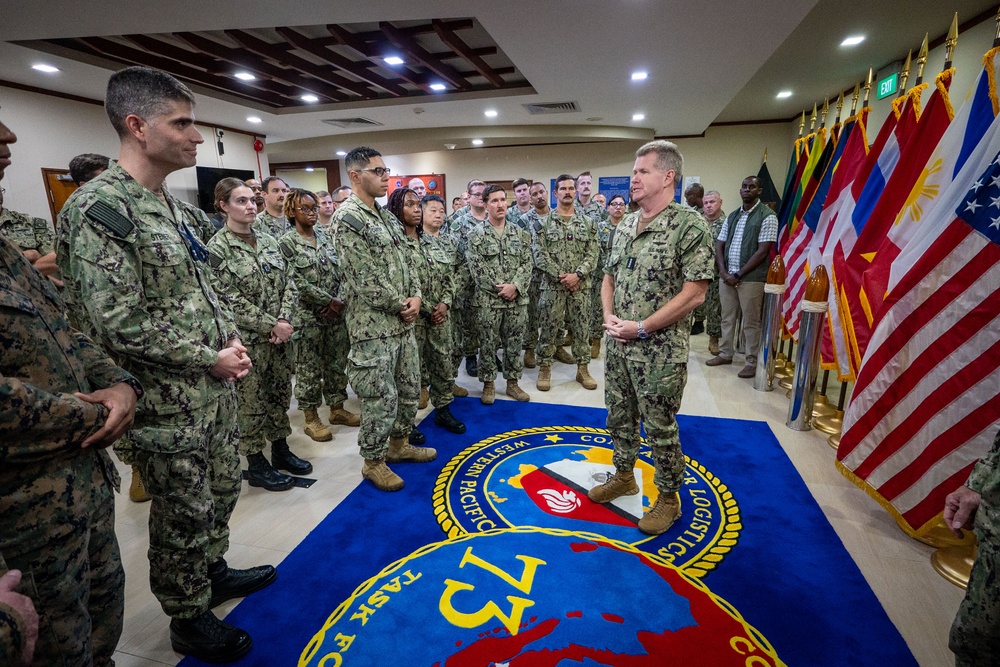 CDRUSINDOPACOM meets with U.S. service members while in Singapore