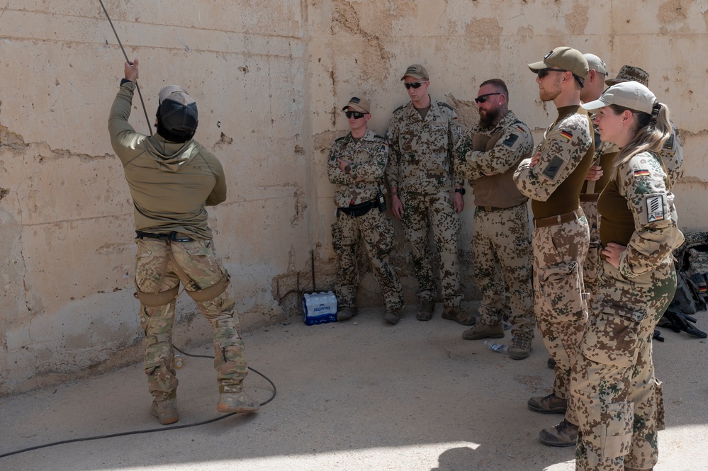 Rappelling with German Force Protection