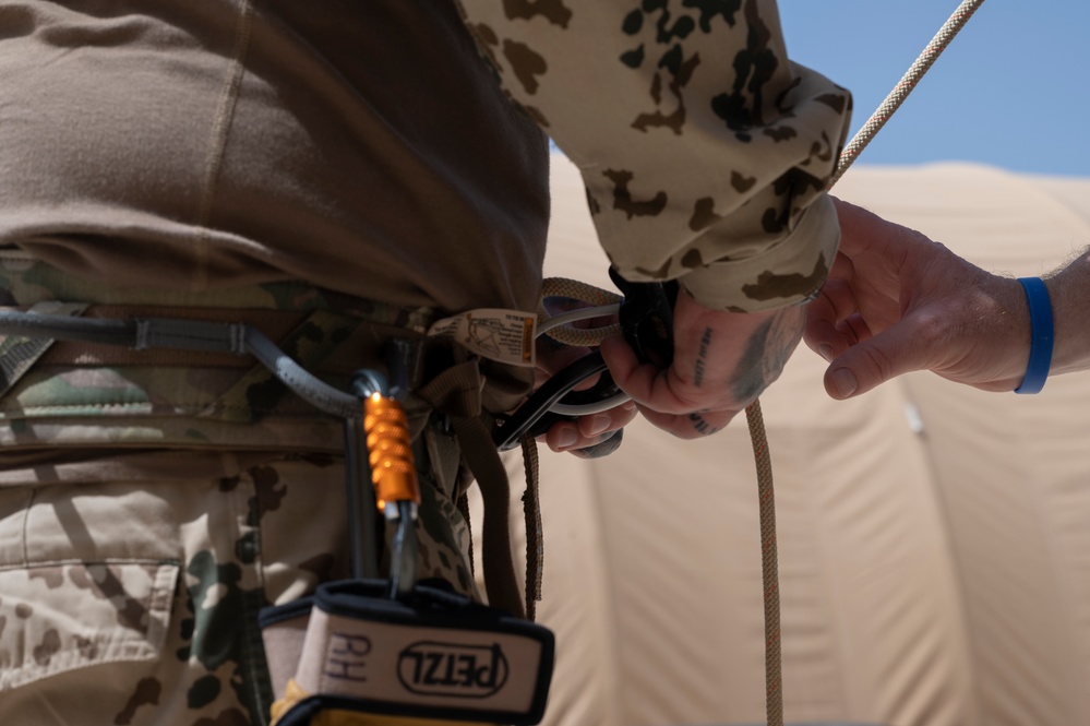 Rappelling with German Force Protection