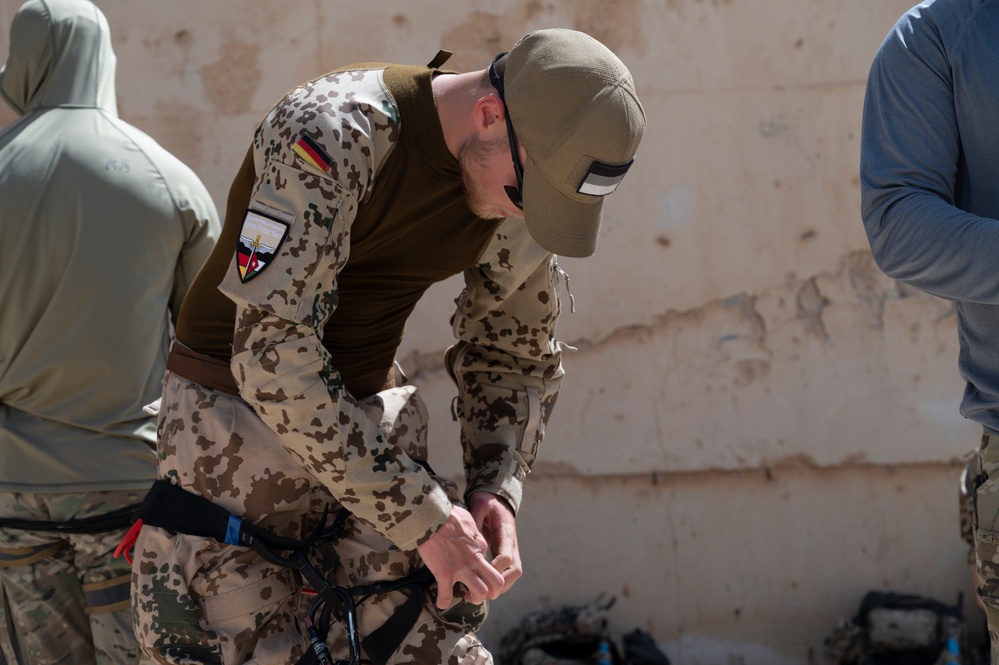 Rappelling with German Force Protection