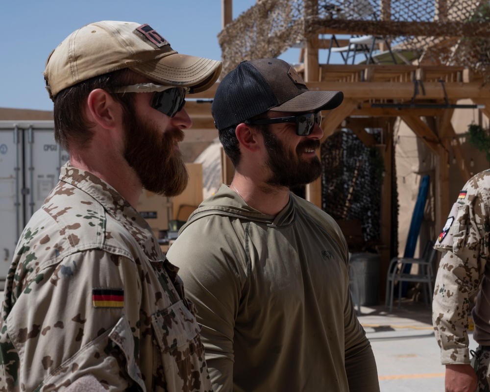 Rappelling with German Force Protection