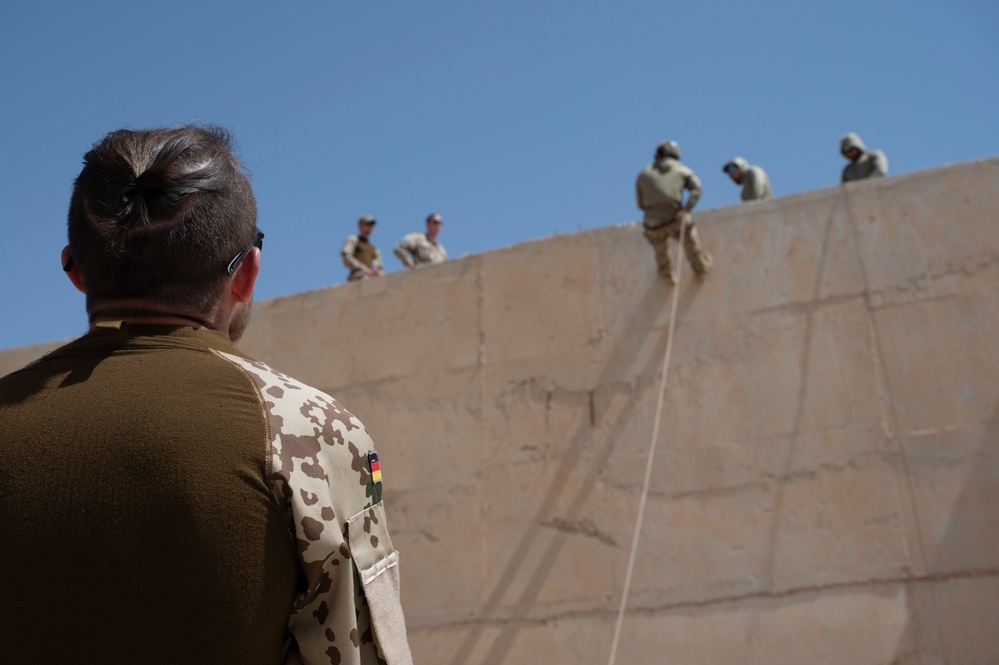 Rappelling with German Force Protection