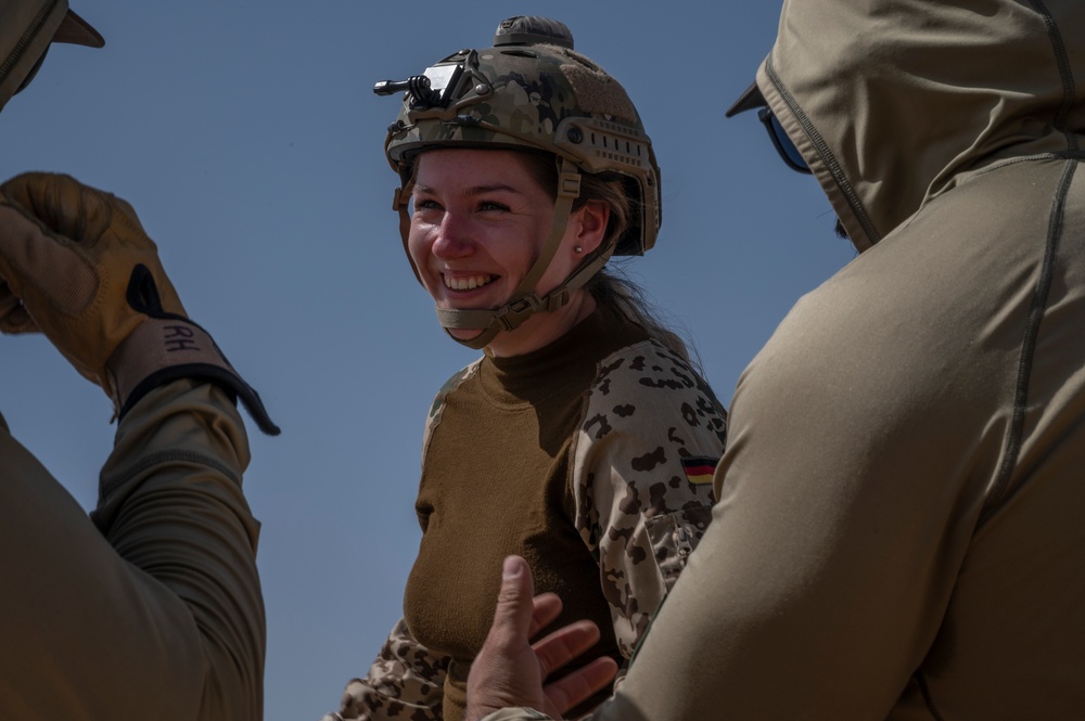 Rappelling with German Force Protection