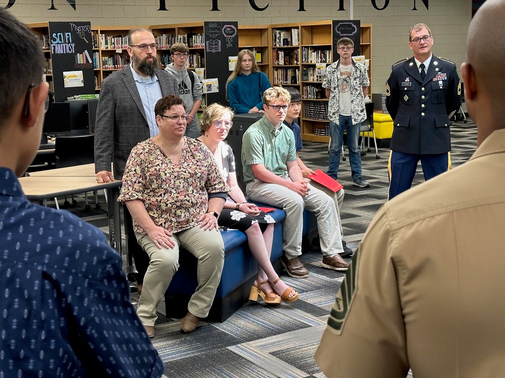 Fort Eisenhower Marines recognize local teens