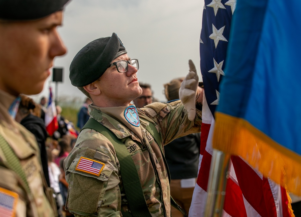 Soldiers join local school children in DDay 80 ceremony