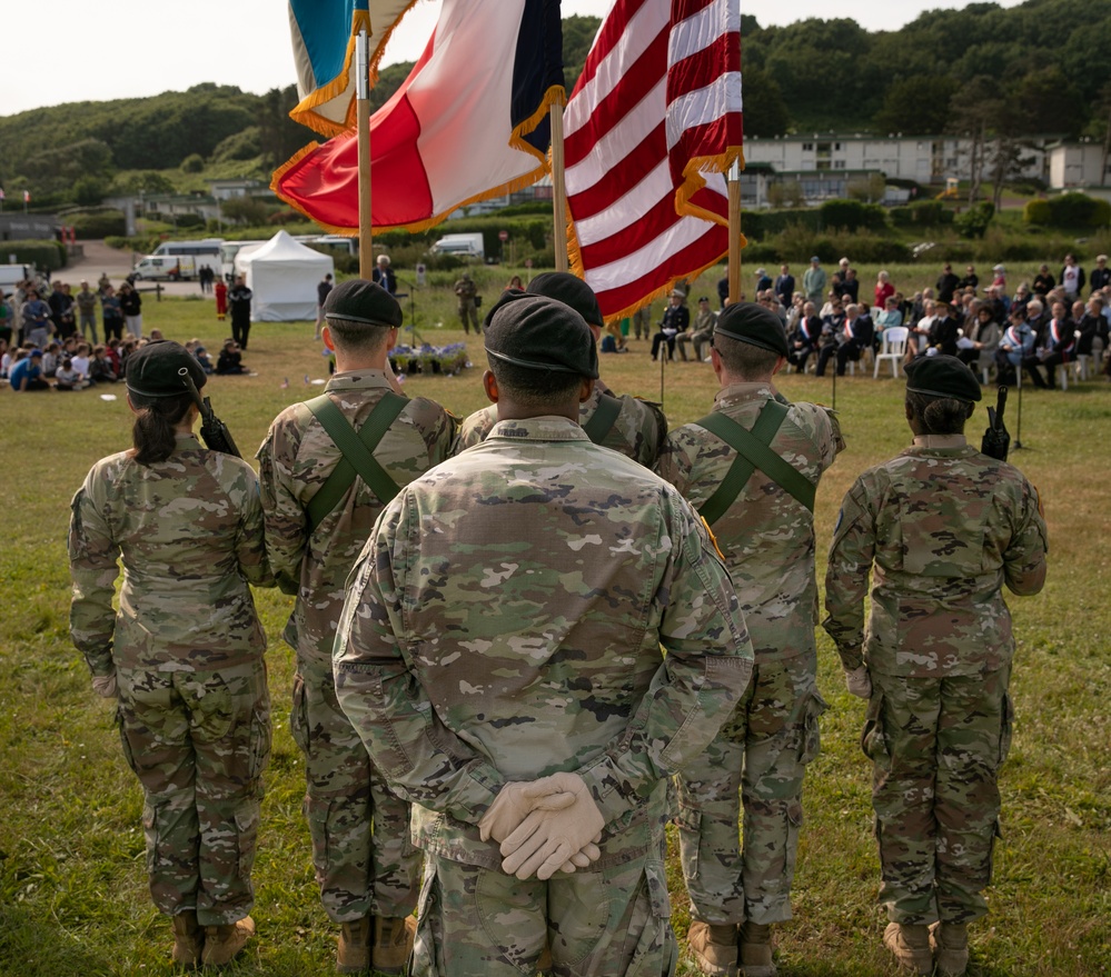 Soldiers join local school children in DDay 80 ceremony