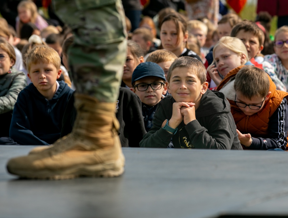 Soldiers join local school children in DDay 80 ceremony