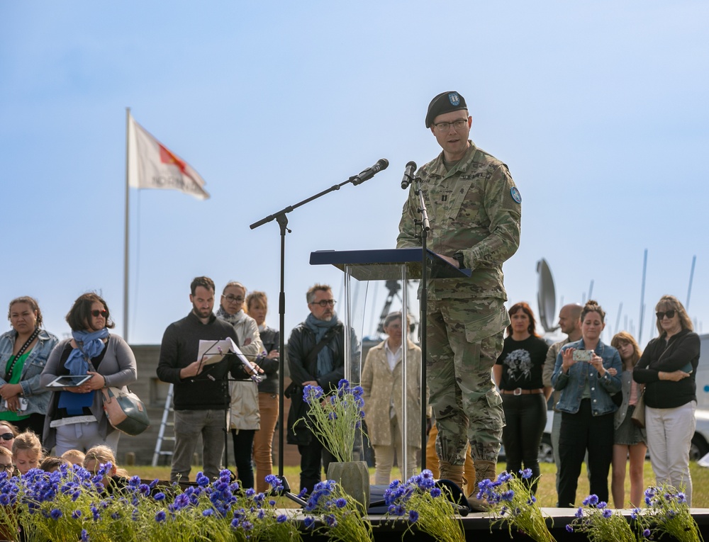 Soldiers join local school children in DDay 80 ceremony