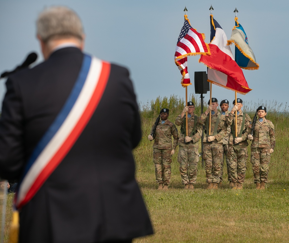 Soldiers join local school children in DDay 80 ceremony