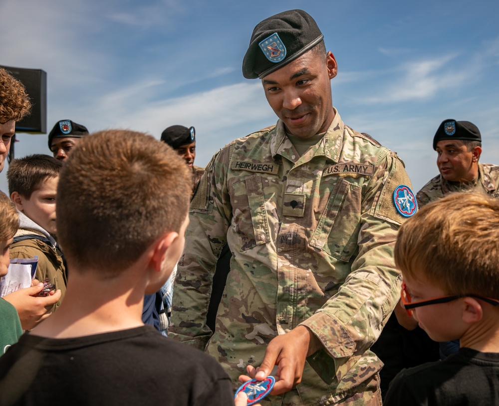 Soldiers join local school children in DDay 80 ceremony