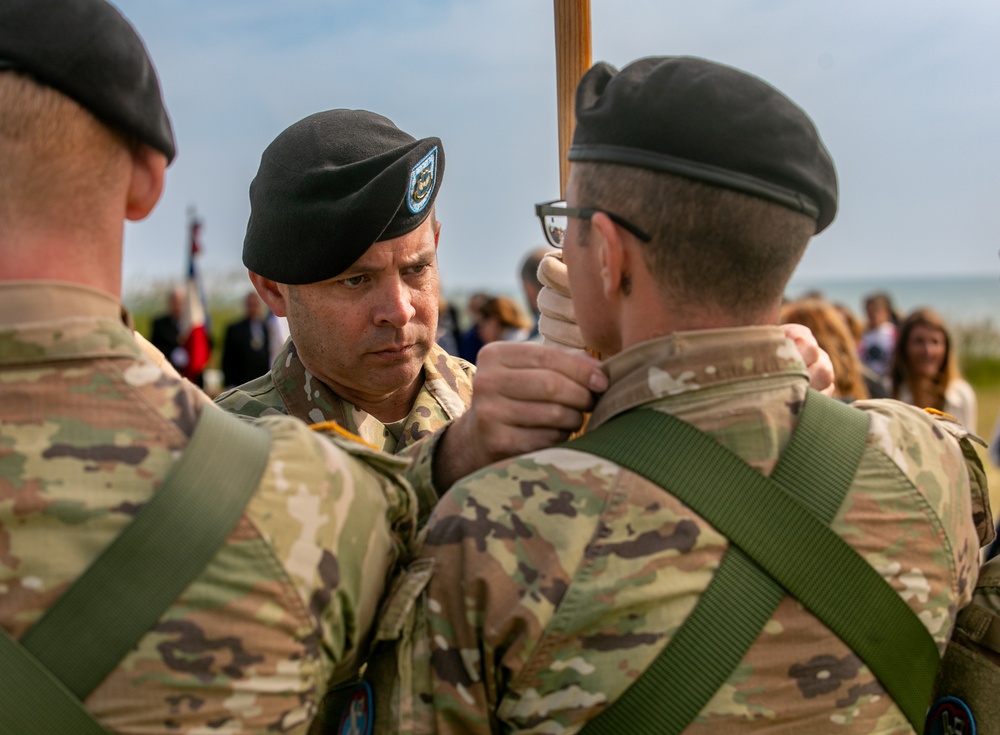 Soldiers join local school children in DDay 80 ceremony