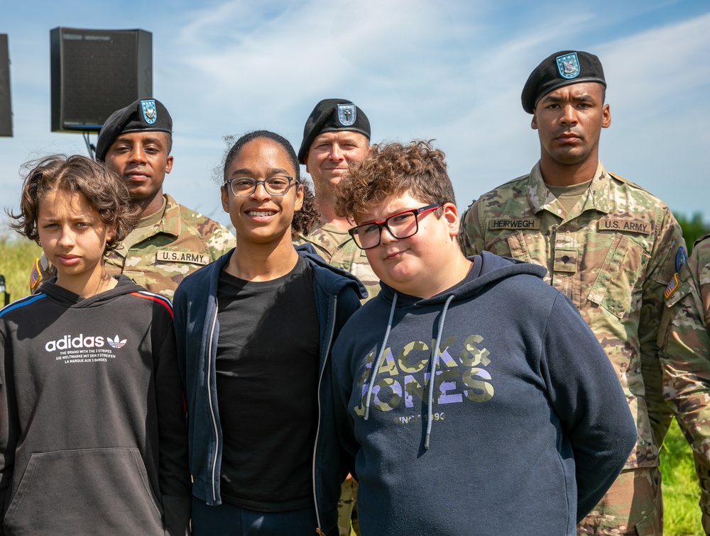 Soldiers join local school children in DDay 80 ceremony