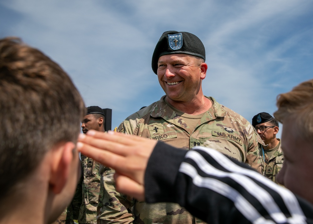 Soldiers join local school children in DDay 80 ceremony