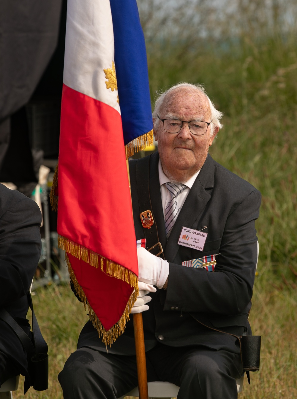 Soldiers join local school children in DDay 80 ceremony