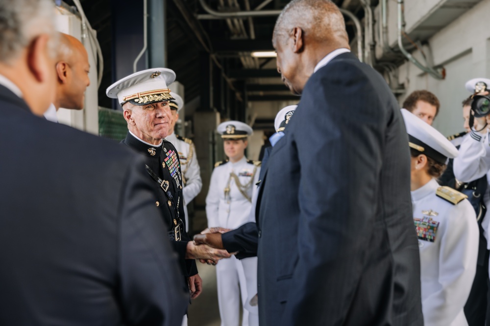 39th Commandant, Gen. Smith, Speaks at Naval Academy Graduation