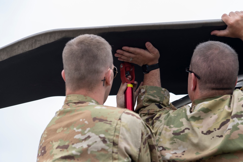 RS24: 1st Battalion / 150th Aviation Regiment prepares UH-60M Black Hawk for operations