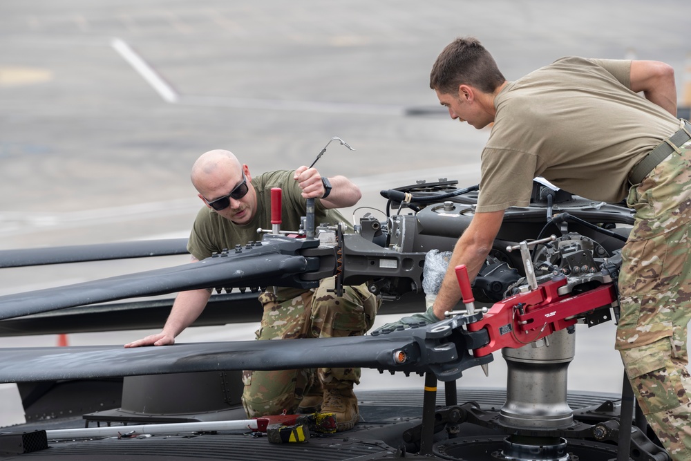 RS24: 1st Battalion / 150th Aviation Regiment prepares UH-60M Black Hawk for operations