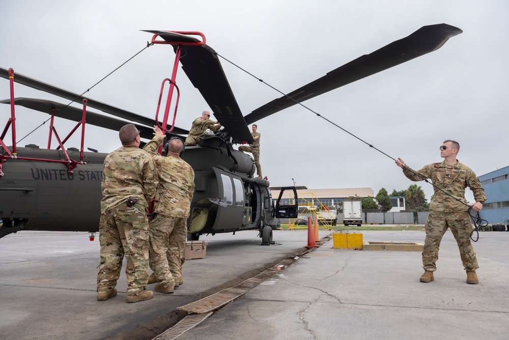 RS24: 1st Battalion / 150th Aviation Regiment prepares UH-60M Black Hawk for operations