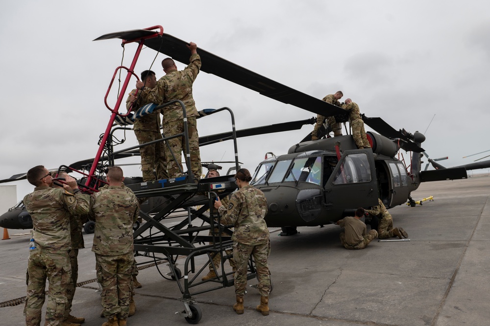 RS24: 1st Battalion / 150th Aviation Regiment prepares UH-60M Black Hawk for operations