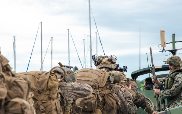 CLB-8 and V2/6 Conduct Littoral Boat Operations