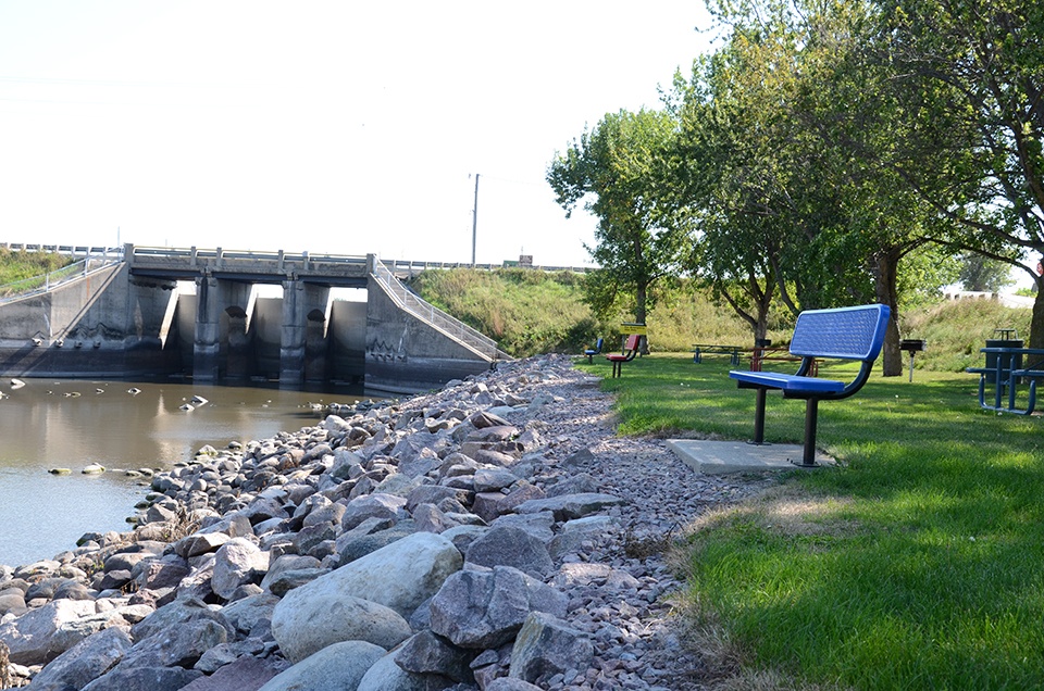 Corps closes White Rock Dam for flood risk reduction