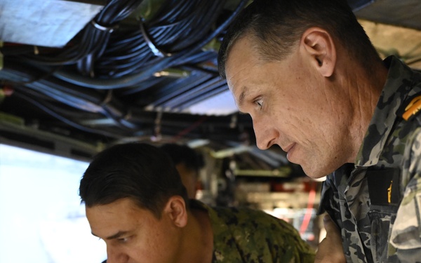 Commodore LeRaye visits USS Vermont