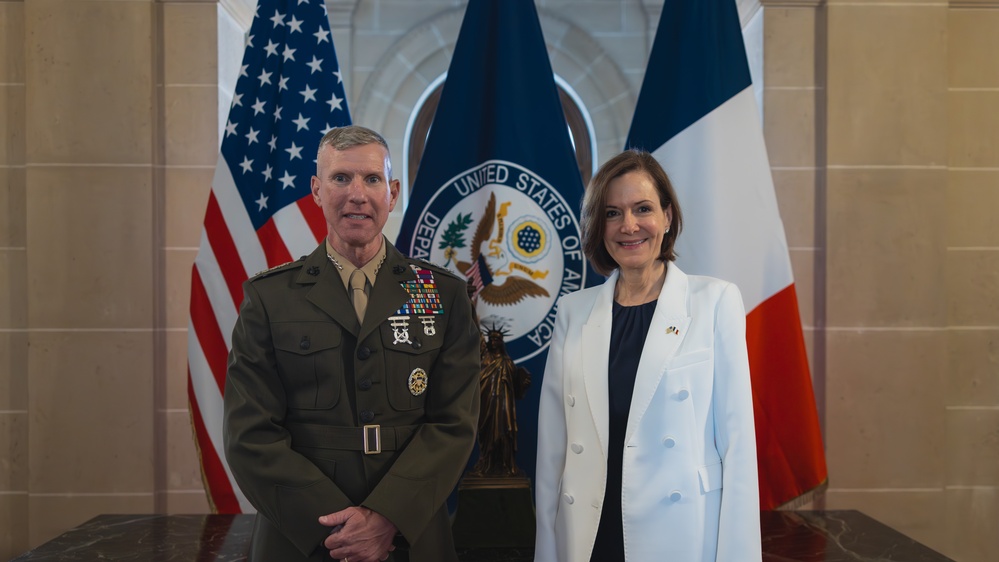 Commandant, Gen. Smith, Visits U.S. Embassy, France