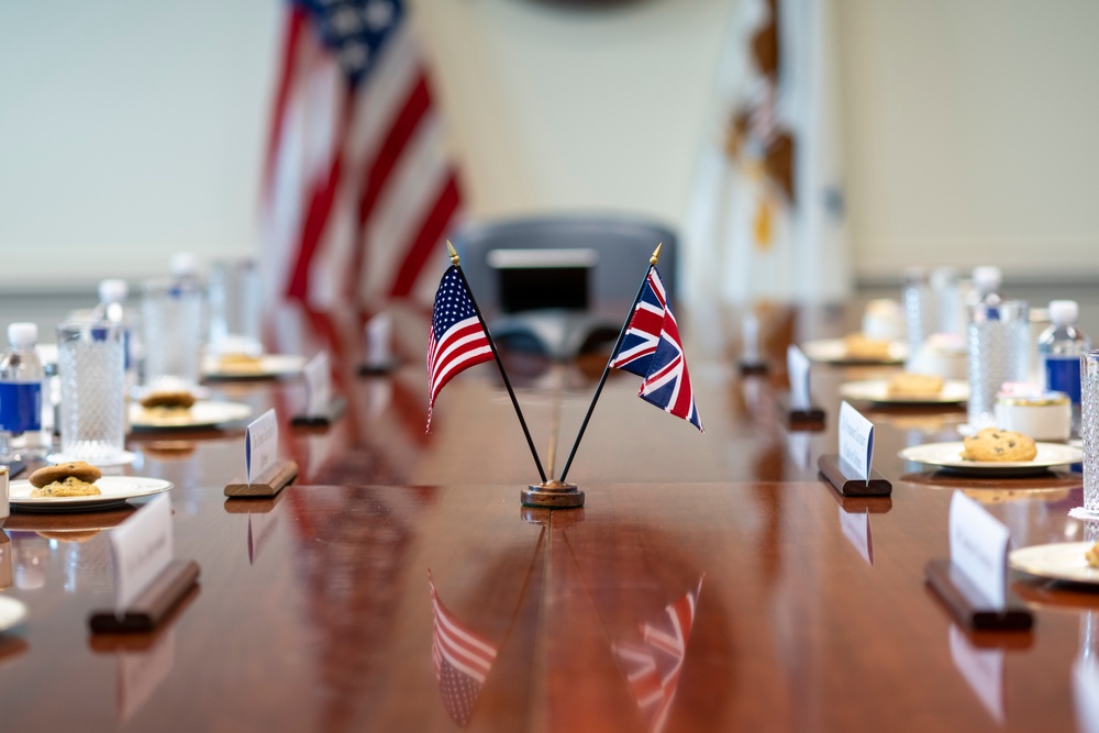 DSD Hosts UK Secretary of State for Defense