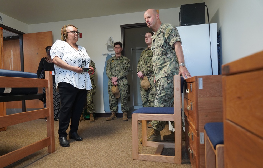 Vice Chief of Naval Operations visits Naval Weapons Station Yorktown