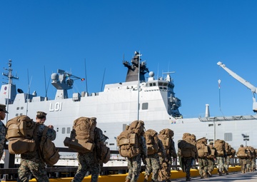 MRF-D 24.3 U.S. Marines, Sailors embark HMAS Adelaide for Wet and Dry Exercise Rehearsal