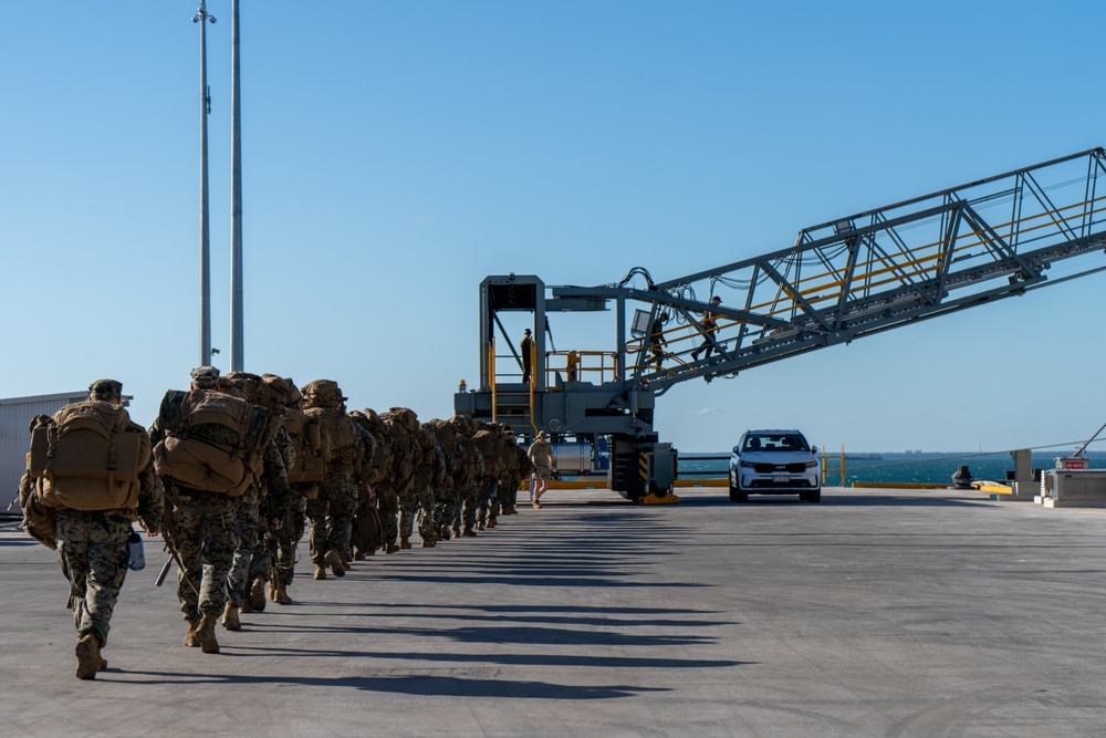 MRF-D 24.3 U.S. Marines, Sailors embark HMAS Adelaide for Wet and Dry Exercise Rehearsal