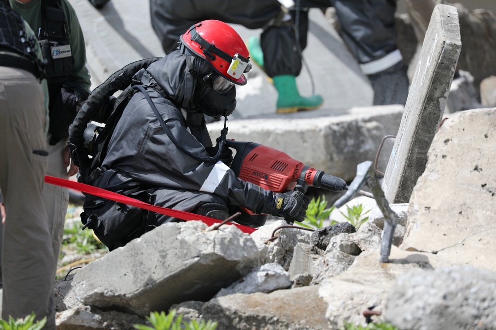 Soldiers Train on Rubble Extraction at Guardian Response 2024