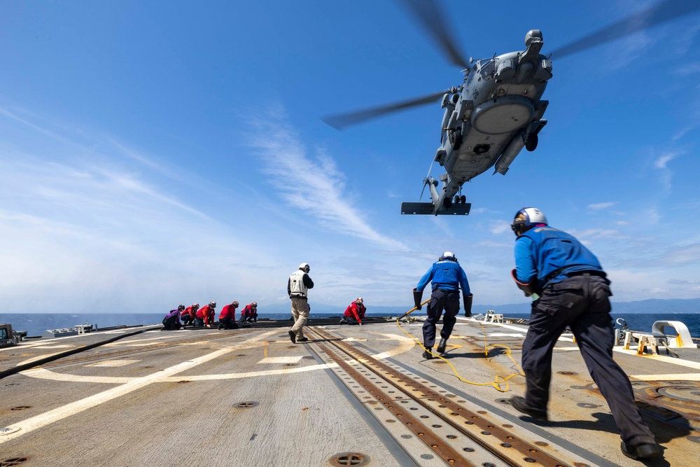 DDG 115 HELICOPTER IN-FLIGHT REFUELING DRILL