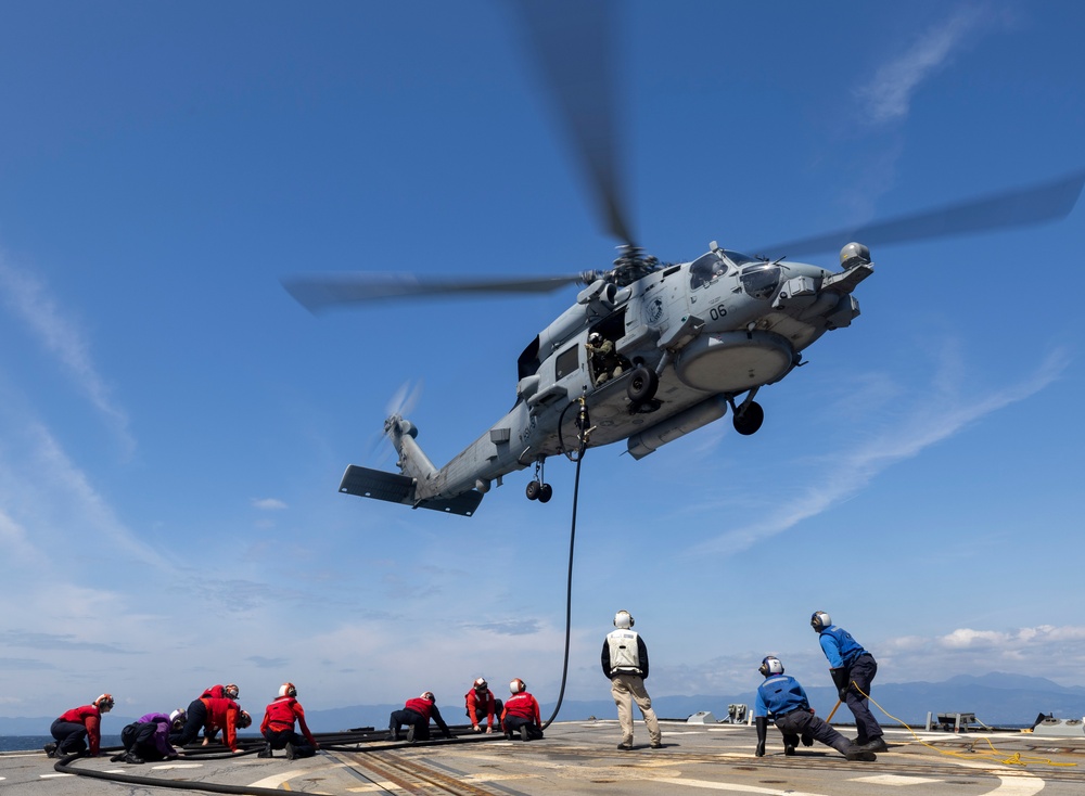 DDG 115 HELICOPTER IN-FLIGHT REFUELING