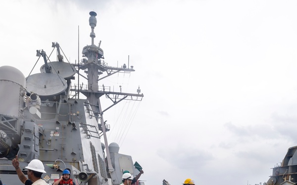 DDG 115 RAS WITH T-AO-194