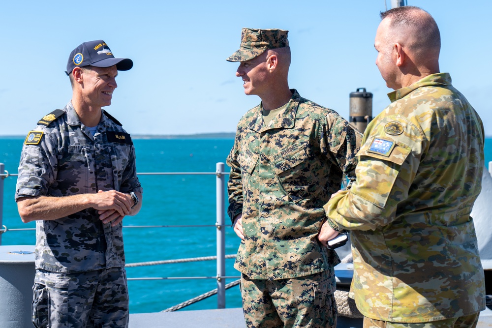 MRF-D 24.3 Commanding Officer visits HMAS Adelaide