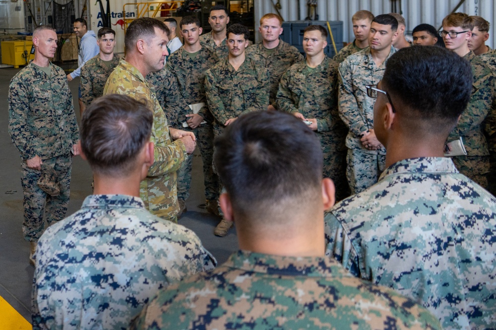 MRF-D 24.3 Commanding Officer visits HMAS Adelaide